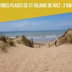 La Floralie, Piscine Chauffee, Wifi, 2km