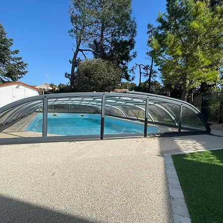 La Floralie, Piscine Chauffee, Wifi, 2km * Σαιν-Ζαν-ντε-Μον