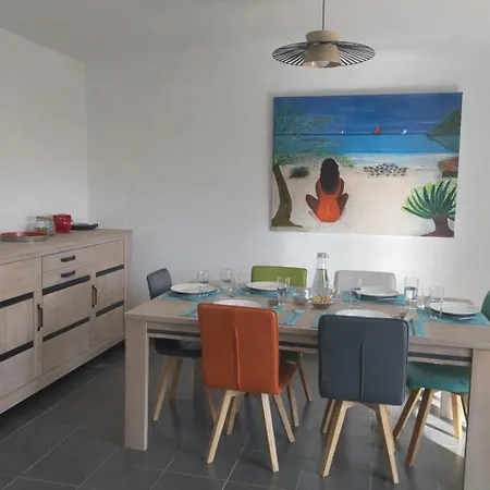 بيت للعطل La Floralie, Piscine Chauffee, Wifi, 2km