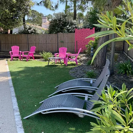 بيت للعطل La Floralie, Piscine Chauffee, Wifi, 2km *
