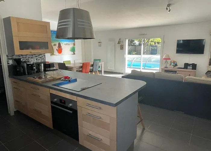 La Floralie, Piscine Chauffee, Wifi, 2km Saint-Jean-de-Monts