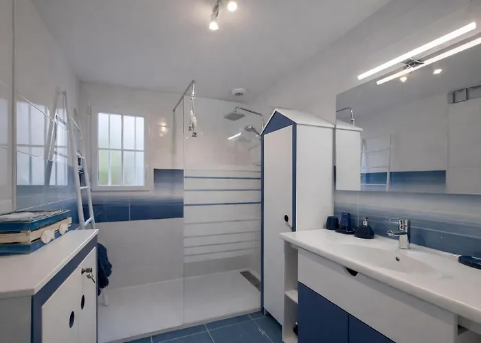 La Floralie, Piscine Chauffee, Wifi, 2km Holiday home *