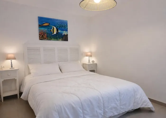 La Floralie, Piscine Chauffee, Wifi, 2km *