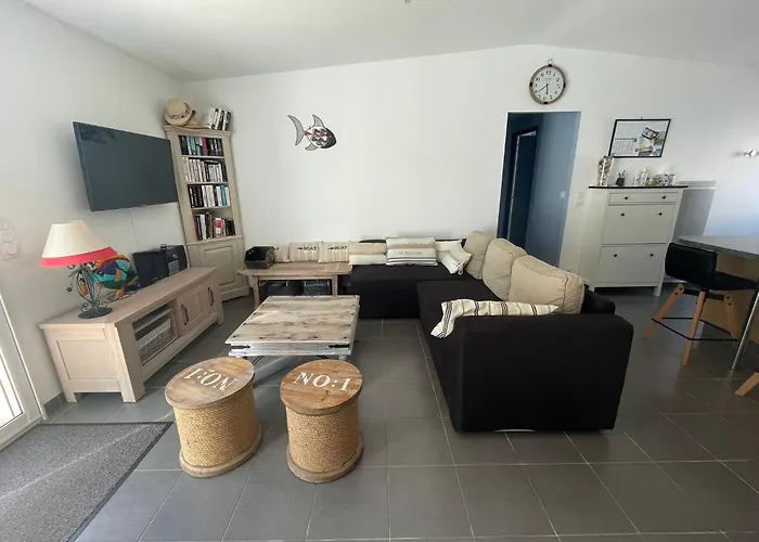 La Floralie, Piscine Chauffee, Wifi, 2km Holiday home